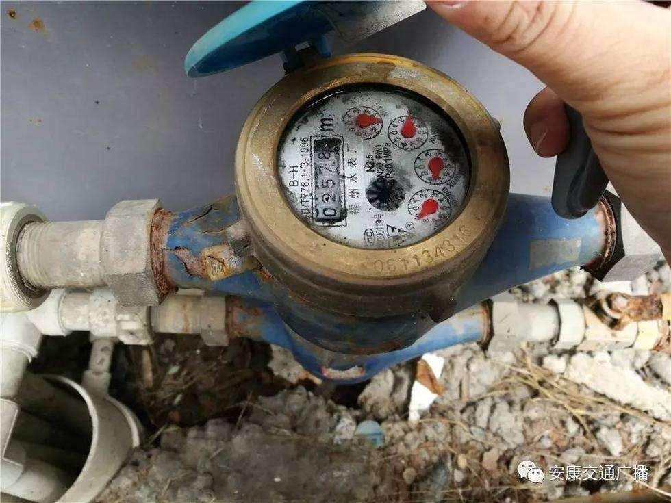 喀什家里水表在不用的时候空转，是漏水吗？